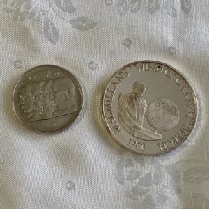 DOS MONEDAS de PLATA para coleccion.