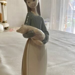 LLADRO Porcelana Mujer con Cerdito